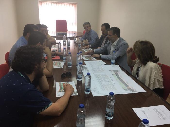 Plasencia inicia las reuniones sectoriales para explicar el proyecto de rehabilitación de los pabellones militares
