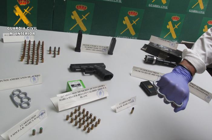 La Guardia Civil detiene a un vecino de Mérida por tener en su poder armar prohibidas y munición de fuego