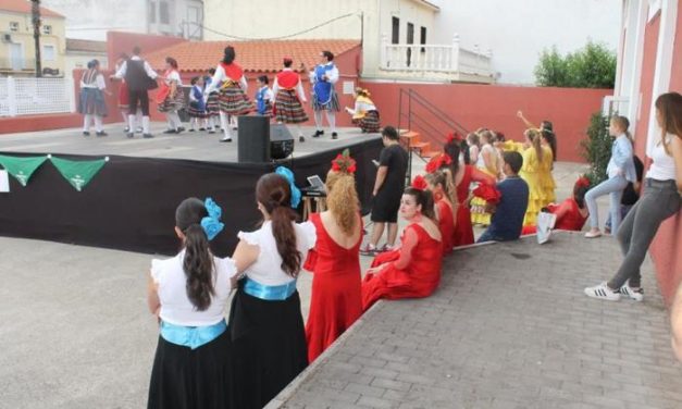 La Comisión de Festejos de Moraleja recauda más de 1.000 euros en la celebración de la gala de bailes