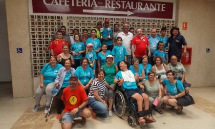 Cerca de medio centenar de personas participa en el concurso de pesca para discapacitados de Coria