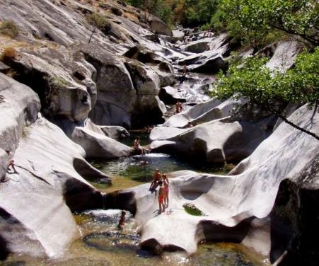 El Valle del Jerte da por inaugurada la temporada de baños en las piscinas naturales de la comarca
