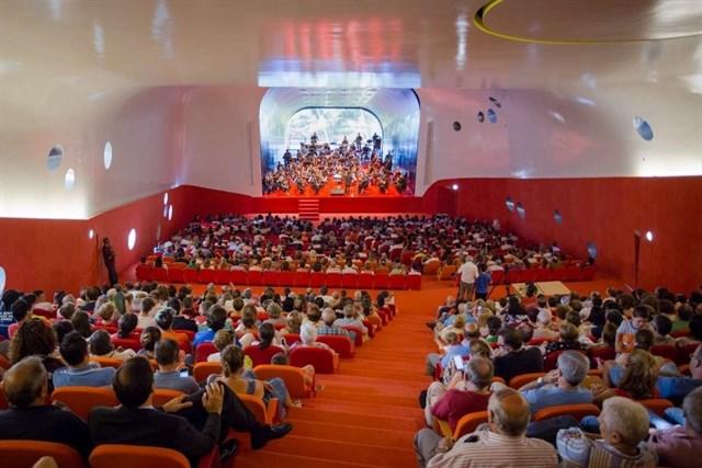Plasencia inaugura su nuevo Palacio de Congresos y Exposiciones como un «lugar simbólico»