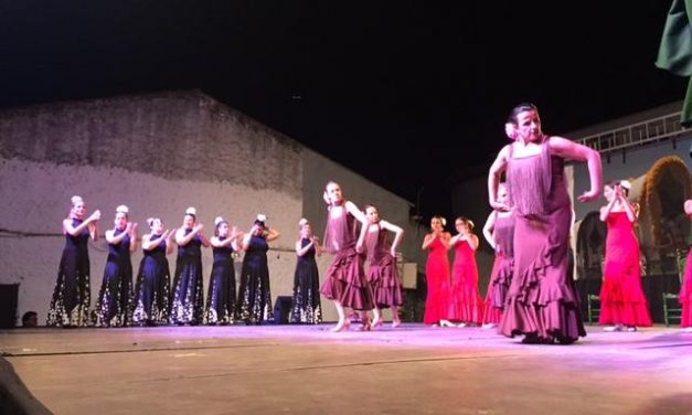 El I Flashmob Flamenco de Moraleja reúne a numeroso público en la pista de Las Vegas
