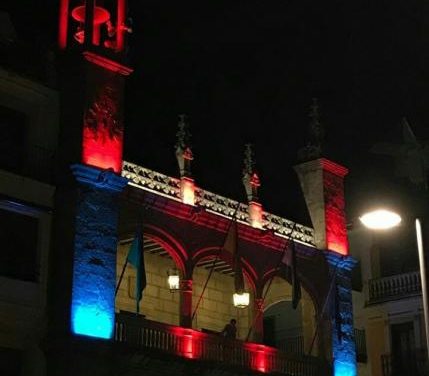 La nueva iluminación de la fachada del Ayuntamiento de Plasencia supondrá un ahorro energético