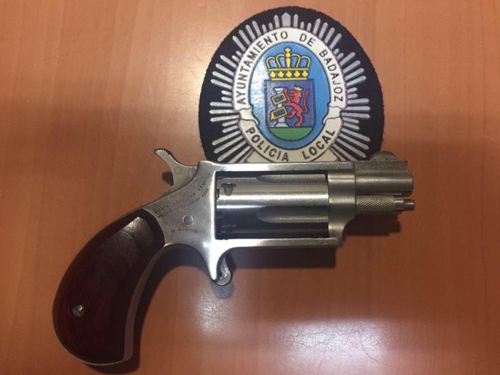 Detienen en Badajoz a un hombre de 31 años que se enfrentó a la Policía Local con un arma de fuego