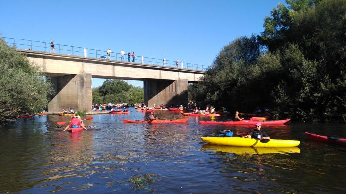 Más de 300 palistas procedentes de 50 localidades participan en el X  del Descenso del Río Alagón