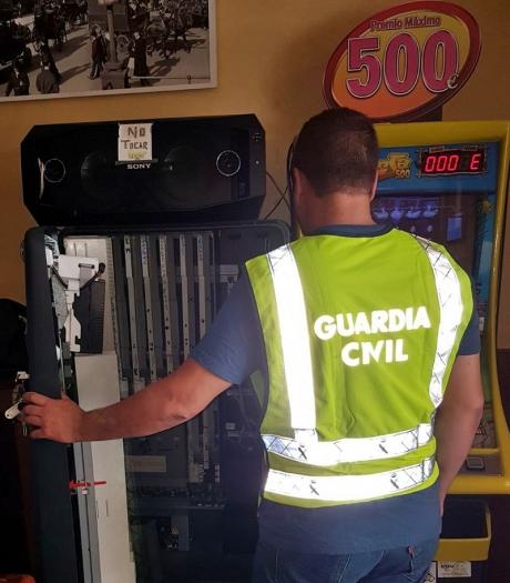 Investigan a dos personas por estafar a más de diez bares de Badajoz a través de las máquinas de tabaco