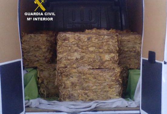 La Guardia Civil intercepta una furgoneta cargada con 810 kilogramos de tabaco de contrabando en Navalmoral