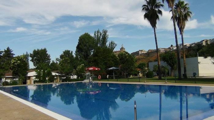 Las piscinas municipales de Coria, Puebla de Argeme y Rincón del Obispo estarán abiertas hasta el día 10