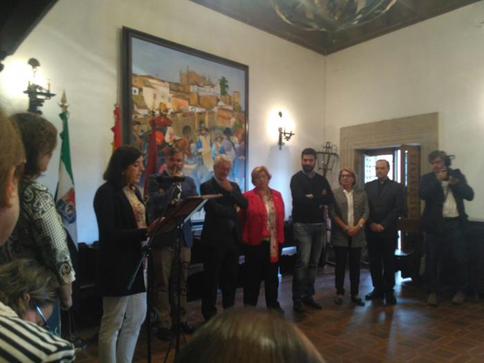 El consistorio placentino rinde homenaje a la directora de la UNED en Plasencia, Consuelo Boticario