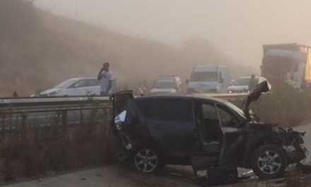 La intensa niebla provoca un accidente múltiple en la EX-A1 con una treintena de vehículos implicados