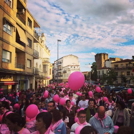 Una marea rosa recorrerá este sábado las calles de Coria con motivo de la marcha contra el cáncer