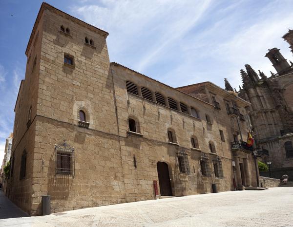 El alcalde de Plasencia espera que la reunión con la Universidad Católica de Ávila sea muy «fructífera»