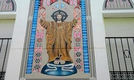La parroquia del Sagrado Corazón de Jesús de Moraleja cuenta con una nueva pintura en la fachada