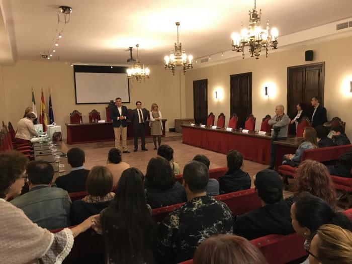 El Ayuntamiento de Coria y la Junta entregan las 24 viviendas sociales de Los Camineros