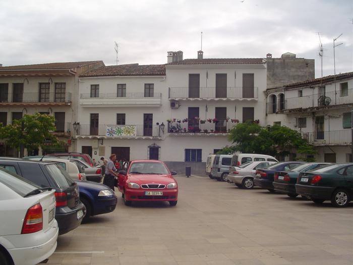 Ayuntamiento y comerciantes estudian peatonalizar la plaza de los Toros de Moraleja