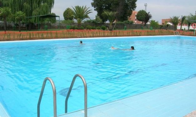 El Ayuntamiento de Moraleja adapta la zona de las piscinas a los usuarios con discapacidad