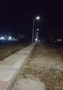 Moraleja ya cuenta con luminarias solares en el tramo de avenida que va del pabellón a Los Charcones