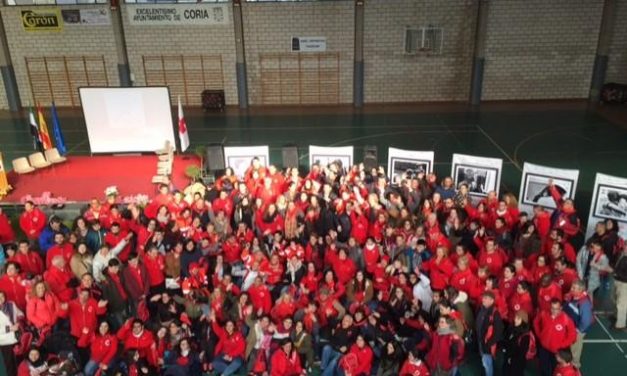 Más de 500 voluntarios de Cruz Roja llenan de color rojo las calles de Coria en el Día del Voluntariado