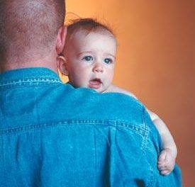 Más de 1.200 padres extremeños han tomado el permiso de paternidad de quince días