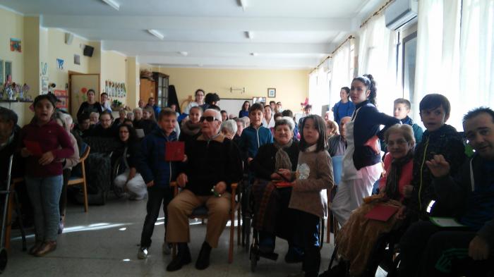 El Colegio Virgen de la Vega y el Centro «La Inmaculada» de Coria participan en un programa intergeneracional