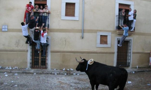 Un joven de 24 años de Valladolid sufre una cornada en la lidia del toro Zagal durante la madrugada