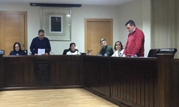 El socialista David Torres toma posesión de su acta de concejal en el Ayuntamiento de Moraleja