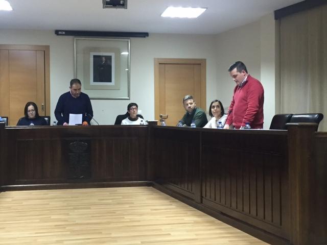 El socialista David Torres toma posesión de su acta de concejal en el Ayuntamiento de Moraleja