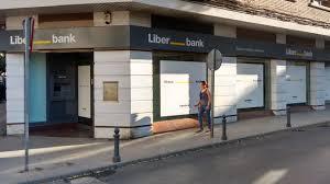 Los municipios afectados por el cierre de oficinas de Liberbank entregarán en Cáceres las firmas recogidas