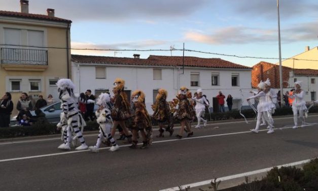 El grupo “Alboroke” gana el primer premio en el Gran Desfile de Carnaval de Moraleja