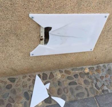El alcalde de Moraleja denuncia públicamente los actos vandálicos cometidos en el puente viejo