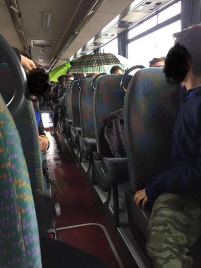 Los padres de alumnos del instituto de Caminomorisco denuncian que los autobuses escolares tienen deficiencias