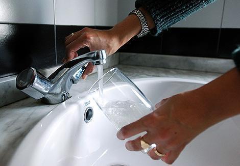 El Ayuntamiento de Moraleja mantiene la recomendación de no consumir agua del grifo por el nivel de turbidez