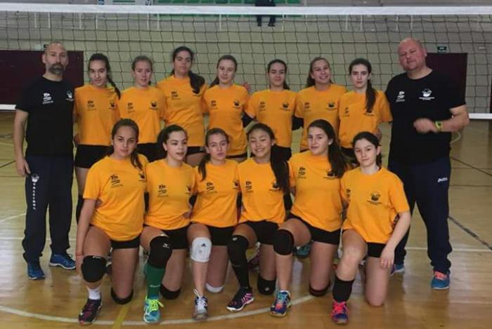 Tres jugadoras del equipo infantil de voleibol de Moraleja están entre las doce mejores de Extremadura