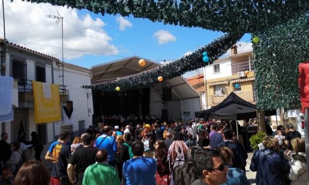 La lluvia de este domingo obliga al Festivalino a trasladar a la Plaza Mayor las actuaciones musicales