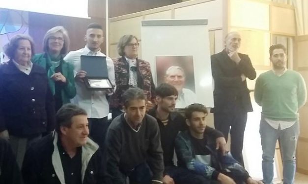 Asecoc premia a Sergio Antón por obtener el mejor expediente en la especialidad de Mecánica del IES Alagón