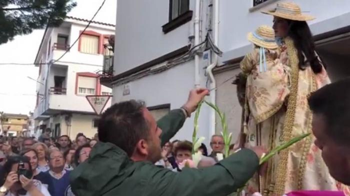 Cientos de personas acompañan a la Virgen de la Vega en su recorrido hasta Moraleja