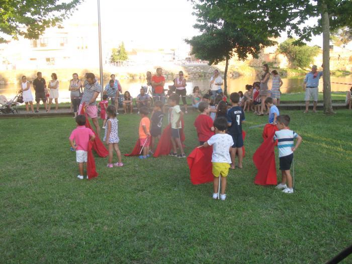 Los alumnos del Colegio Virgen de Argeme de Coria se acercan al mundo de la tauromaquia