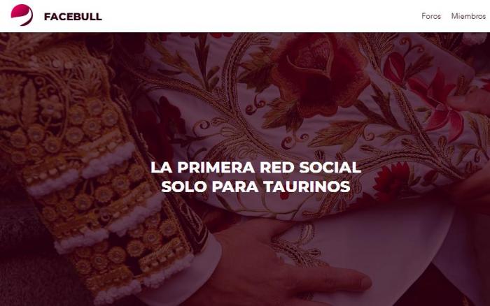 Dos jóvenes de Coria y Torrejoncillo crean la primera red social taurina bajo el nombre de «Facebull»