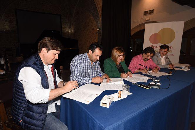 La Diputación firma con Las Hurdes y la Sierra de Gata un protocolo para frenar el despoblamiento rural
