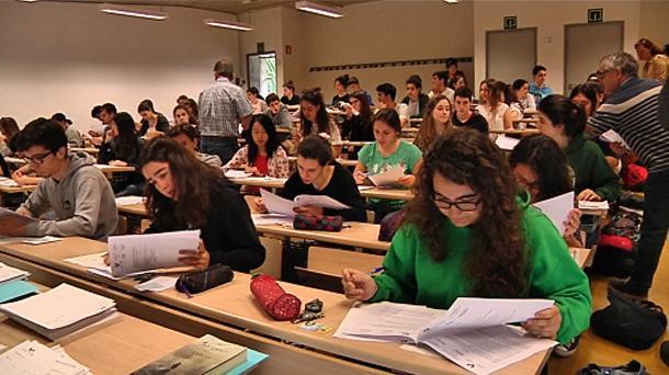 Más de 3.000 alumnos tendrán que repetir el martes la EBAU por la filtración de exámenes