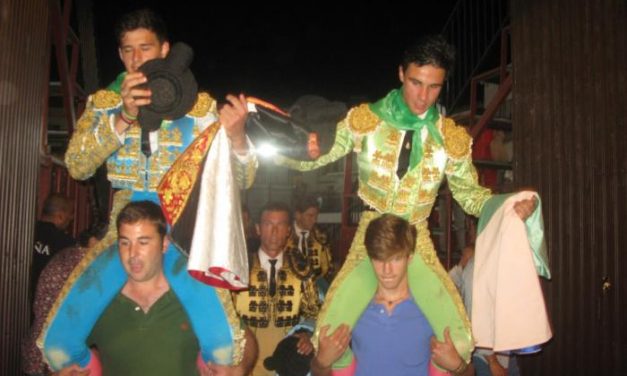 El novillero extremeño Alejandro Rivero triunfa en la novillada sin picadores de Moraleja con siete orejas