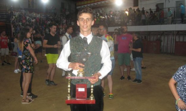 El joven cauriense César Bertol gana el Concurso de Recortes de San Buenaventura
