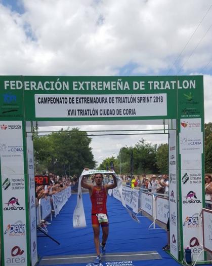 El madrileño Guillermo Cuchillo Bermejo gana el Campeonato de Extremadura de Triatlon Sprint