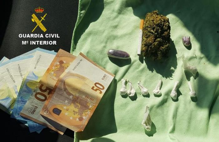 Detienen en la frontera con Portugal a un joven de Cilleros que portaba diferentes tipos de droga