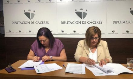 La Junta y la Diputación de Cáceres firman un convenio de coordinación  en materia de incendios
