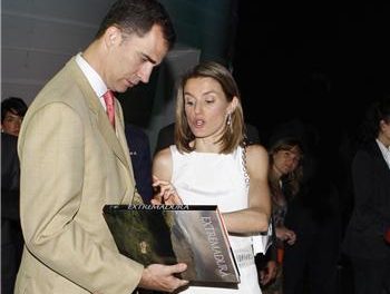 Los Principes de Asturias felicitan a los extremeños por su pabellón en Expo Zaragoza 2008