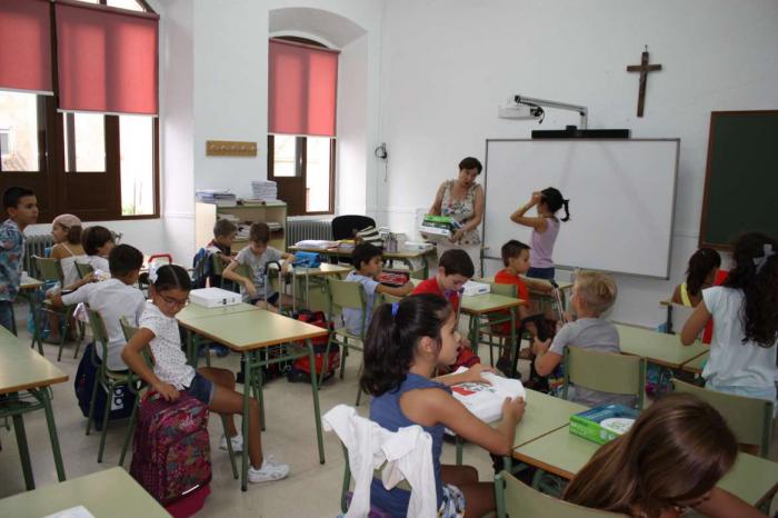 Un total de 135.000 alumnos extremeños inaugura el curso escolar con «absoluta normalidad»