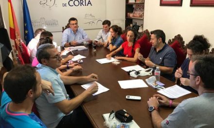 Coria firma un convenio con los clubes y asociaciones deportivas para el fomento del deporte en la ciudad
