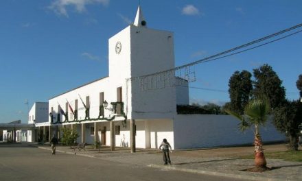 El alcalde de Vegaviana declina valorar la no declaración del municipio como BIC